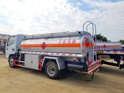 湖北油罐車——工地運油車護航施工，支持分期助力無憂運營